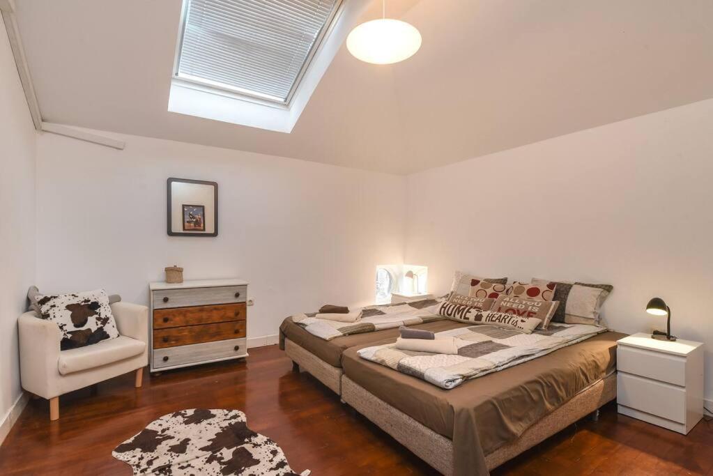 Apartment Spacious And Cozy 3 Bedroom In Downtown *