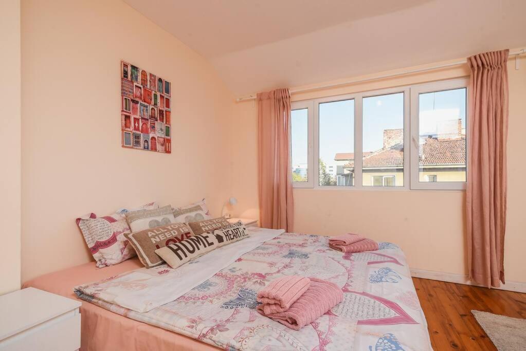 Apartment Spacious And Cozy 3 Bedroom In Downtown *