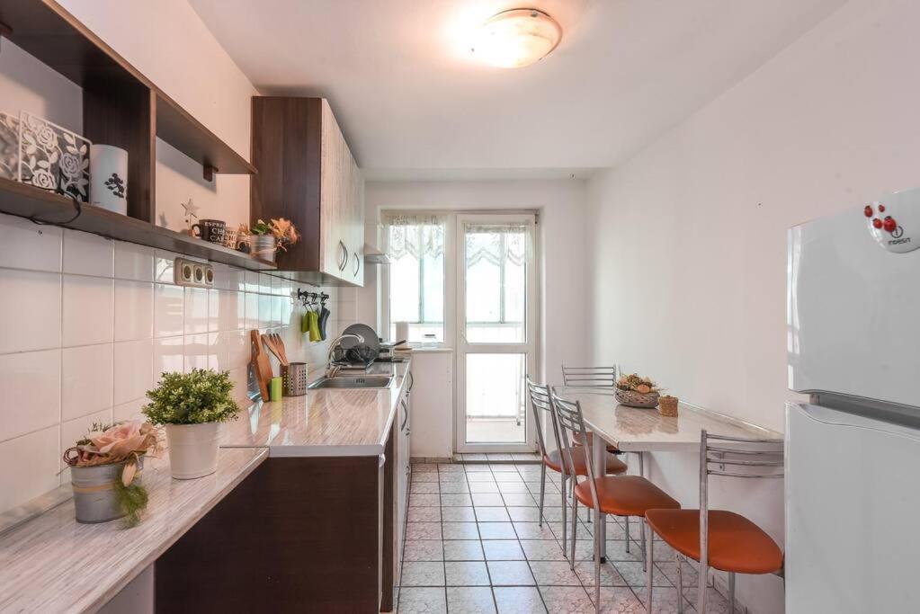 Spacious And Cozy 3 Bedroom In Downtown София