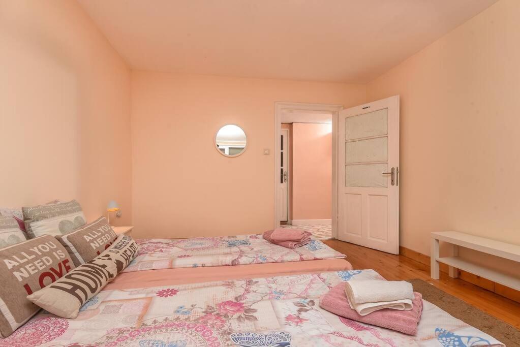 Spacious And Cozy 3 Bedroom In Downtown * София